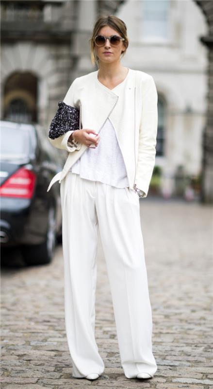 فكرة امرأة بيضاء السراويل التي لارتدائها مع الجينز الأبيض في الإيطالية