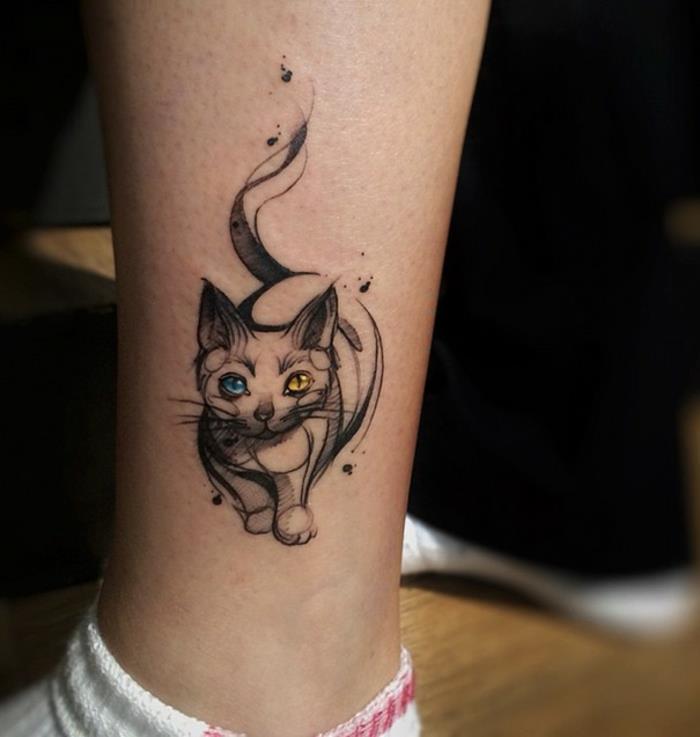 Docela tenké tetovanie pre ženu model tetovanie femme cool mačiatko