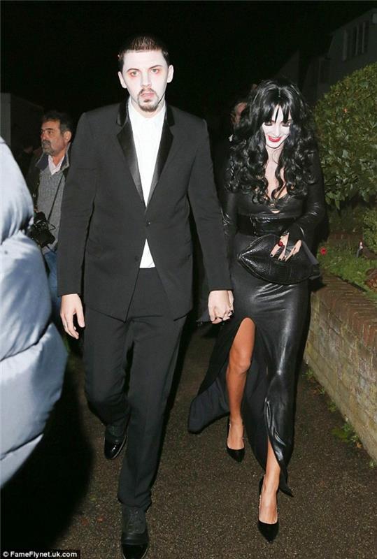 Kostymidé inspirerad av Morticia och Gomez från Addams familjemusik tema Halloween -kostym