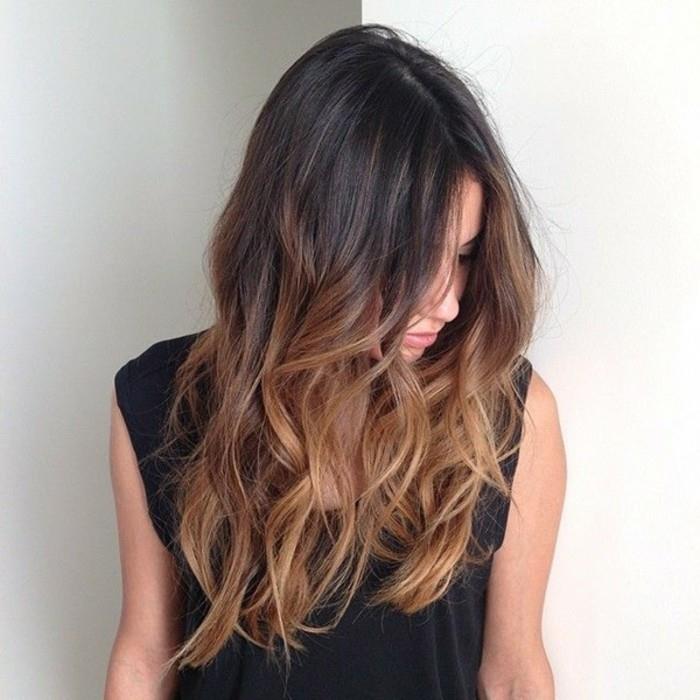 تصفيفة الشعر الجميل مع شقراء داكنة Balayage