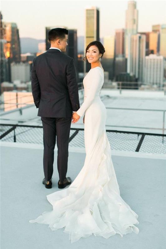 krásne-šaty-sova-svadba-jednoduché-a-elegantné-dlhé-pekné-pár-new-york