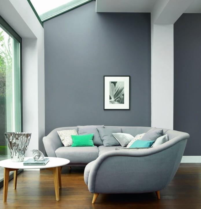 krásny-návrh-deko-obývačka-sivá-farba-farba-obývačka-tmavo-šedá-sedačka-svetlo-sivá-konferenčný stolík-sympa-et-balíček