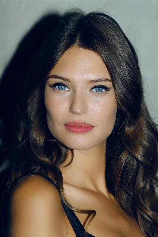 bianca-balti-blå-ögon