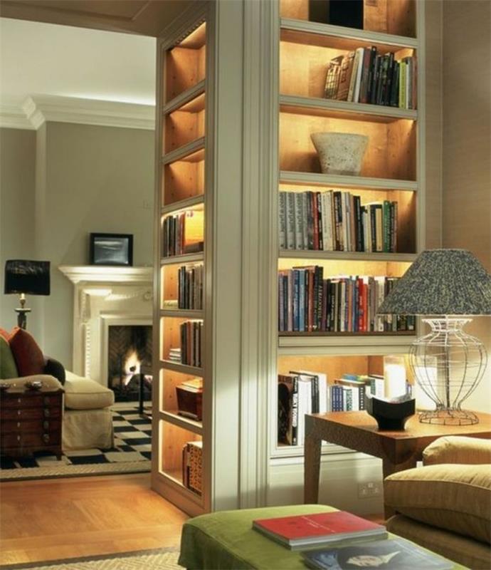 nainštalovaný-knižničný-nábytok-medzi-dvoma izbami-a-osvetlený