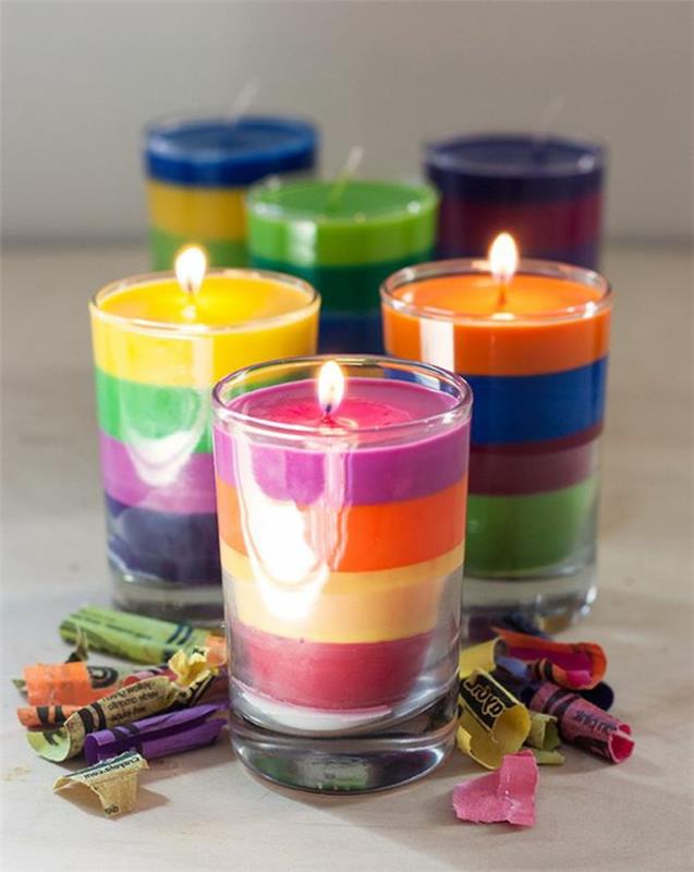 Creare candele colorate con i colori pastello, bicchieri di vetro come portacandele