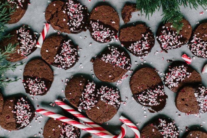 kakao julkaka med chokladtopp och pepparmyntsgodis original juldessert