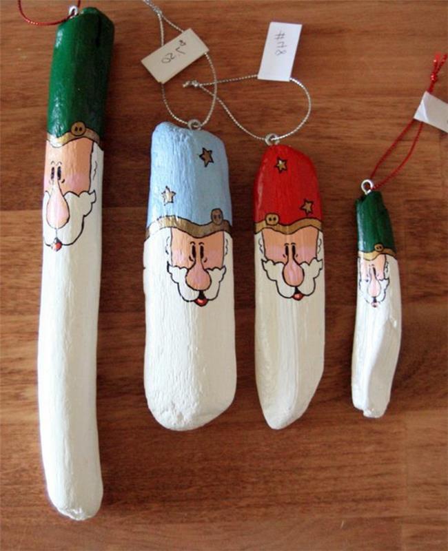 målat drivved, vilket gör jultomten med trä