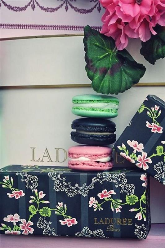 ladurée-jolis-ladurrée-cakes-and-flower-box- صناديق الزهور