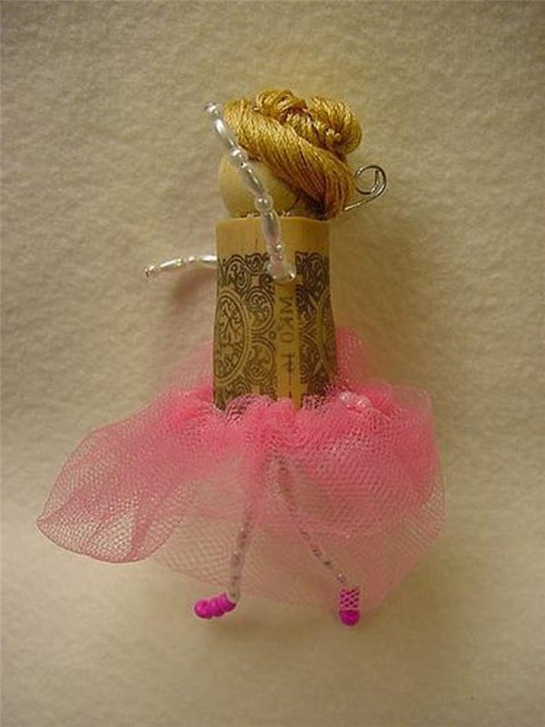 DIY med kork, ballerinadocka med rosa tutu