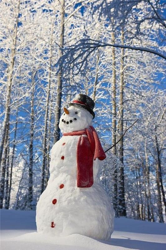 DIY-snehuliak-hlava-krásne-zdobeného-snehuliaka