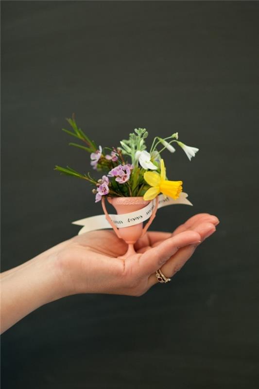 urob si svoj deň matiek originálny mini trofejný kvetináč s mini kvetmi, darček pre mamičku