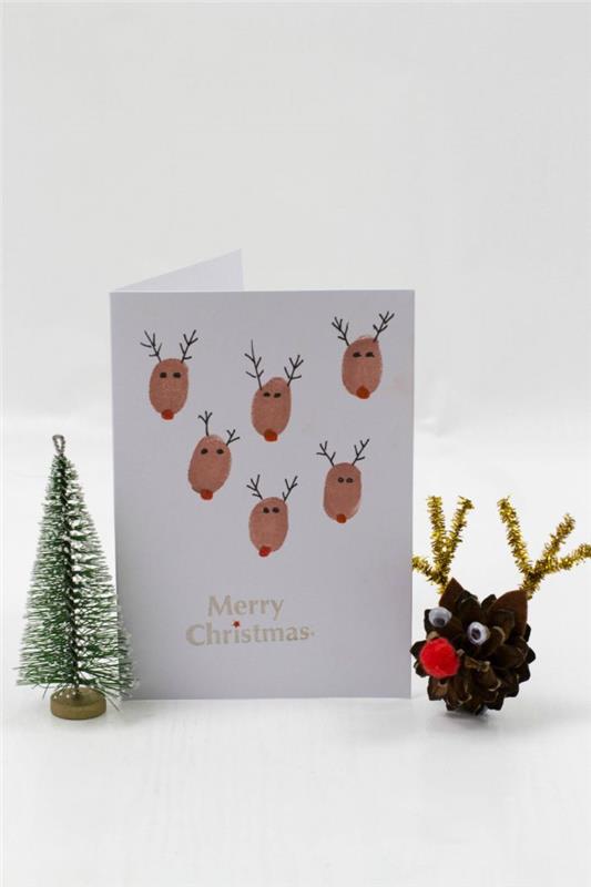 بطاقة عيد الميلاد DIY في رياض الأطفال rudolphe نمط الرنة المصنوع من بصمات الأصابع على قطعة من الورق