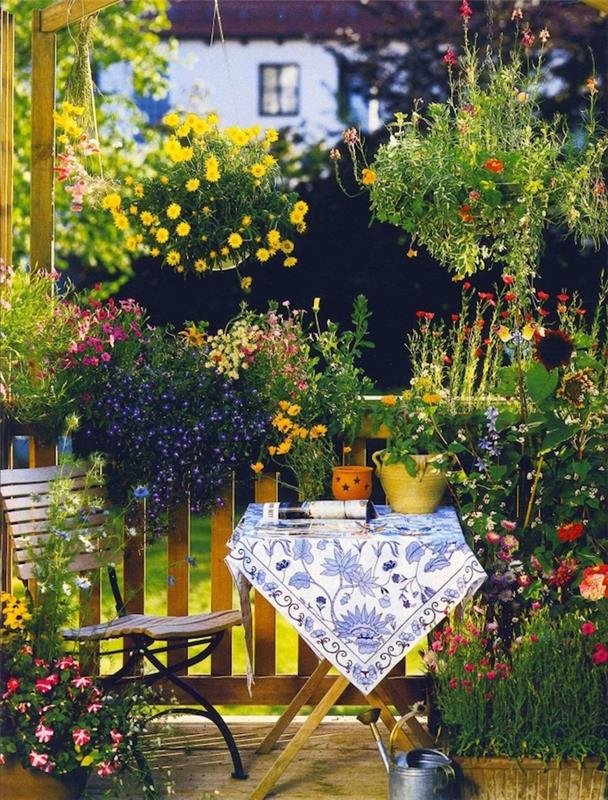 foto av växtbrisvy gjord av planteringar och blomkruka som en terrass, växtbrisvy i kruka