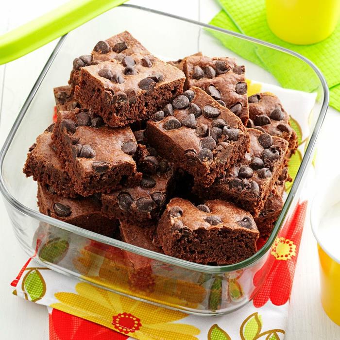 البراونيز ، فكرة نزهة حلوى الشوكولاتة ، فكرة عما تأكله في الهواء الطلق ، سهلة التحضير ووجبة سريعة