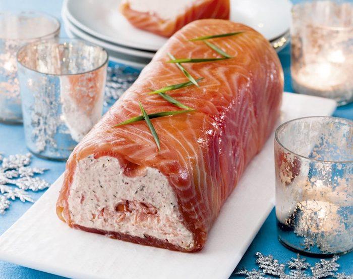 Francúzsky vianočný predkrm, terina z lososa a smotanového syra, ľahký a elegantný predjedlo na vianočnú večeru