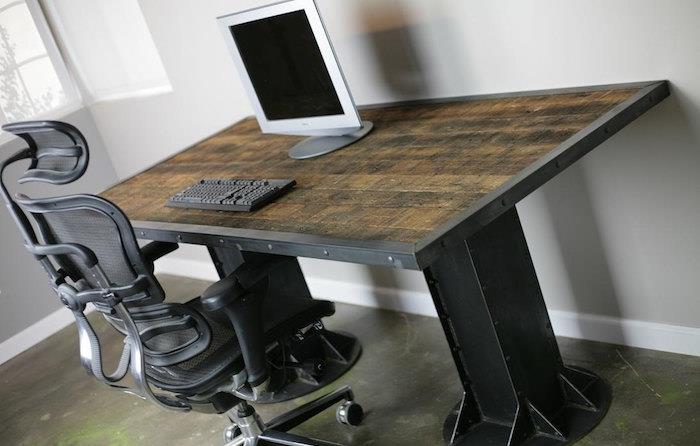 nápad priemyselného deka so stolom v priemyselnom štýle s rozšíreniami