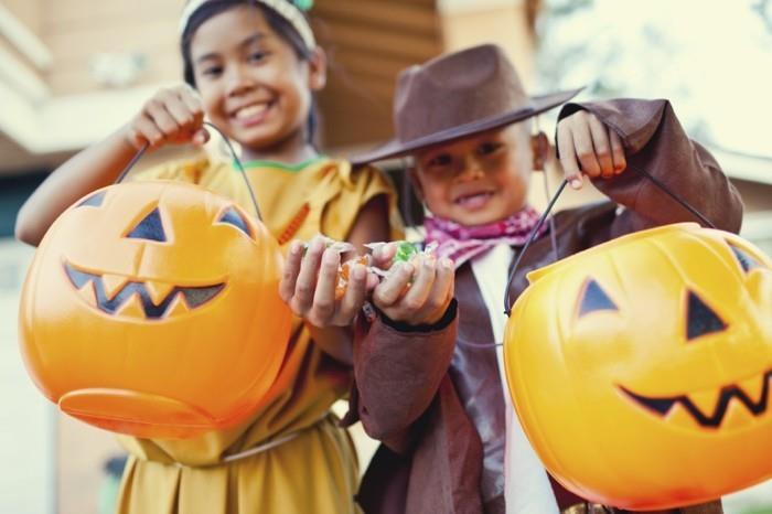 Chlapec a dievča na Halloween predvádzajú svoje cukríky [url = http: //www.istockphoto.com/my_lightbox_contents.php? LightboxID = 1805462] [/url] [url = http: //www.istockphoto.com/my_lightbox_contents.php? lightboxID = 10960911] http://i176.photobucket.com/albums/w171/manley099 /Lightbox/halloween.jpgPG/img marge </url] [url = http: //www.istockphoto.com/my_lightbox_contents.php? LightboxID = 5481886] http://i176.photobucket.com/albums/ w171 / manley099 / Lightbox / flame.jpg [ / img] [ / url]