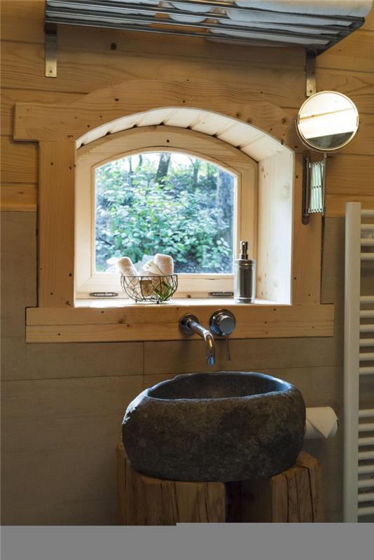 kabína-v lese-pôvodná-kúpeľňa