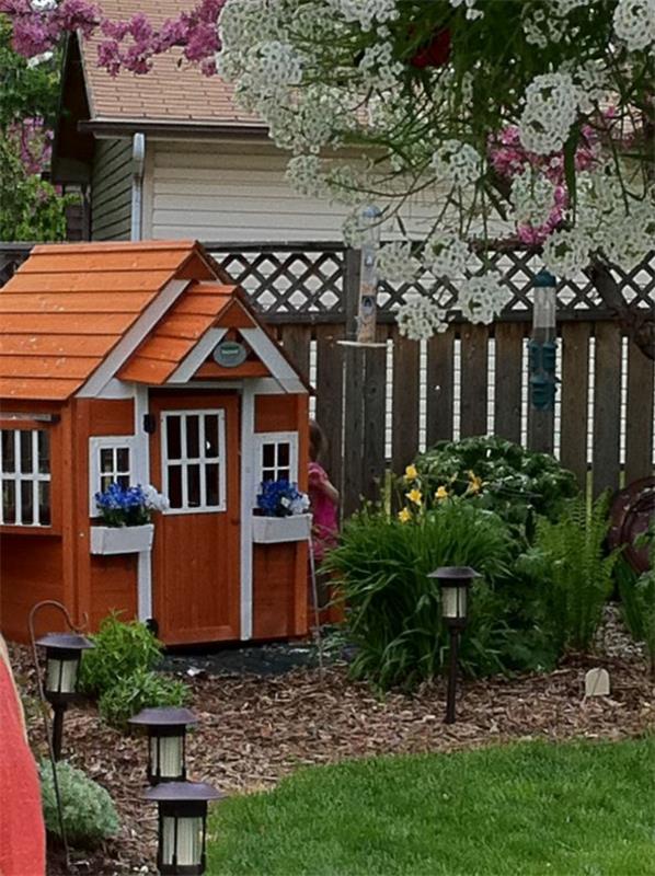 söt-orange-design-trädgård-hydda-för-barn