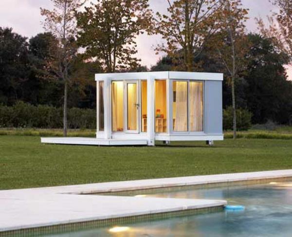 trädgård-skjul-för-barn-modern-design-transparenta-väggar