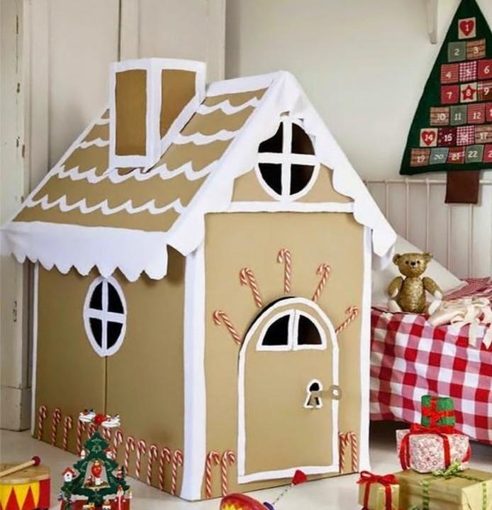 بيج-كرتون-كوخ-مع-أبيض-عناصر-على-السطح-تقليد-ثلج-جو-شتوي-بيت لعب-أطفال-لعيد الميلاد