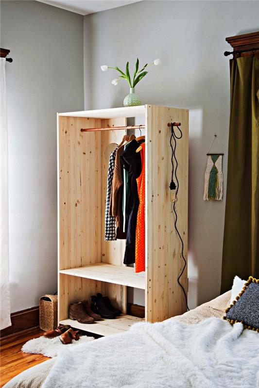 نموذج لخزانة الصنوبر المفتوحة لتصنع بنفسك ، اصنع صندوق ملابس خشبي مفتوح مع قضيب خزانة ملابس نحاسي ورفوف للأحذية
