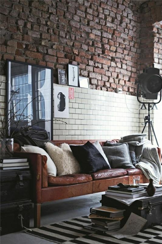 kožená sedačka-obývačka-v-koži-dekoratívne-vankúše-maľba-stena-dekorácia-tehlová stena