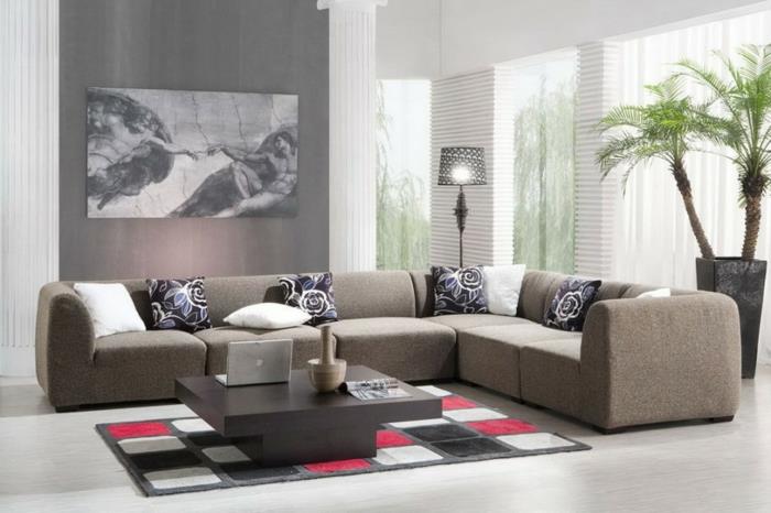 brun-soffa-färgglad matta-modern-vardagsrum-soffbord-i-mörkt trä-inredning-möbler