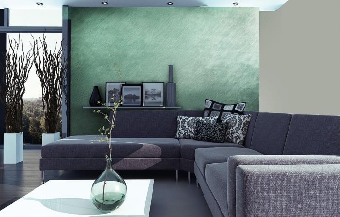 moderné usporiadanie obývačky s béžovými a zelenými efektnými stenami, výzdoba obývačky so sivou sedačkou, nápad na uloženie na nástennú policu