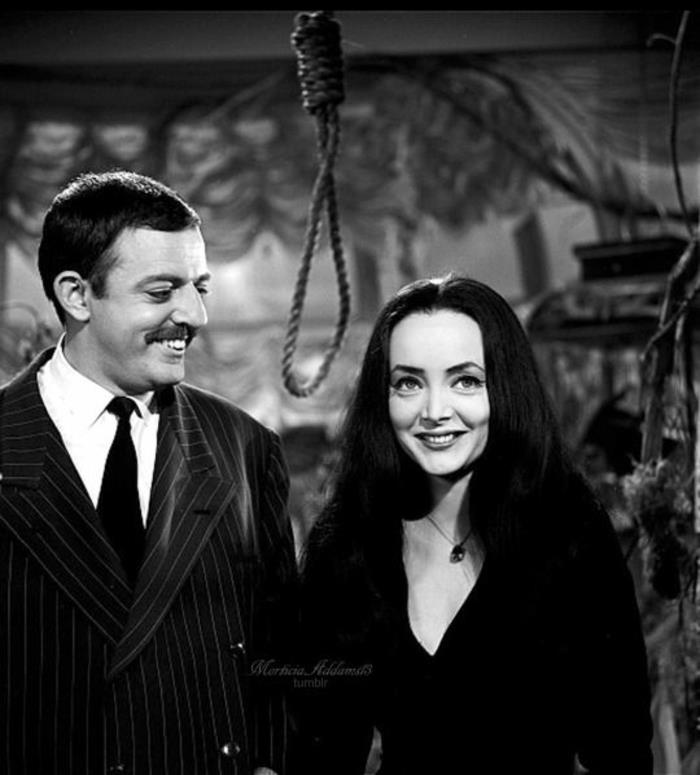 Morticia addams kostym kvinna foto från filmen att göra själv