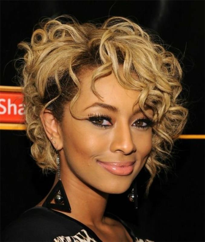 carre-destructure-femme-balayage-blond-strih vlasov-krátky
