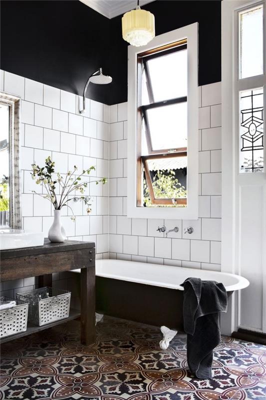 elegantná kúpeľňa vo vidieckom štýle, ktorá kombinuje biele obklady metra na steny a podlahu z cementových dlaždíc