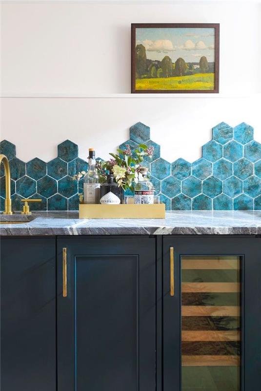 Šesťuholníkové dlaždice z modrého mramoru, akú farbu pre kuchyňu, výber farieb farby pre kuchyňu