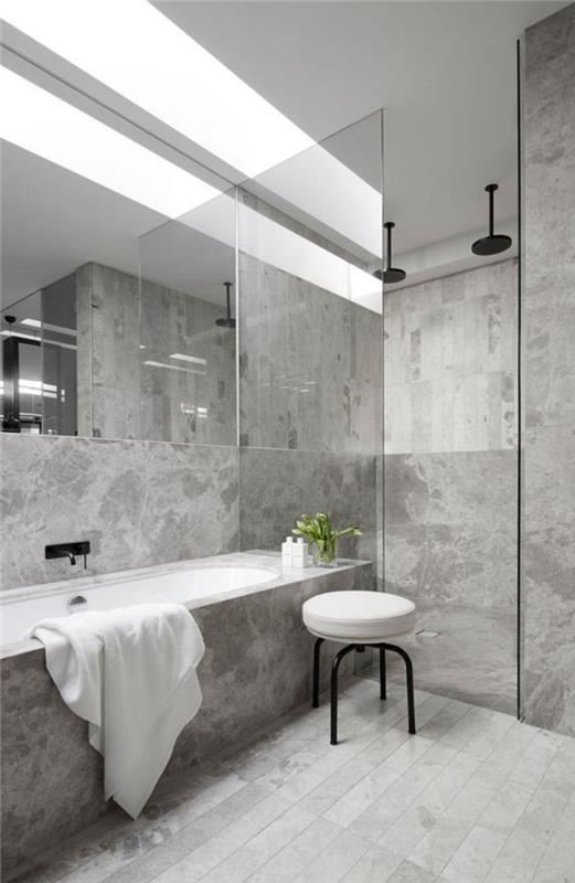 grå-kaklat-duschkabin-stort-inbyggt badkar