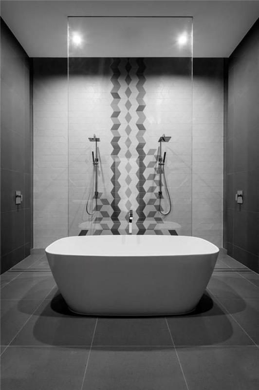 grå-kaklat-stort-badkar-att-placeras-på-det-grå-golvet
