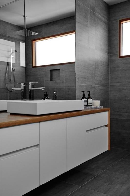 grå-kaklat-stort-rektangulärt-dusch-huvud-fönster-och-samtida diskbänk