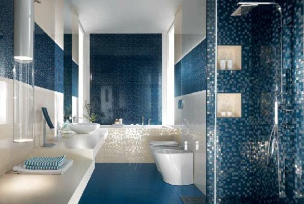 بلاط جدران الحمام باللونين الأزرق والأبيض