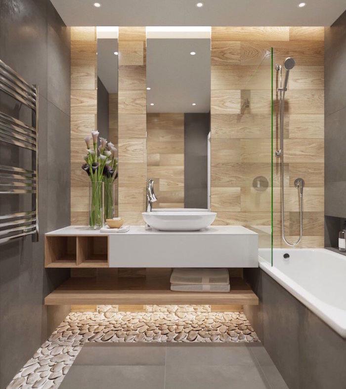 moderná šedá kúpeľňa s obkladmi a dlažbami, obklady do kúpeľne s béžovým efektom dreva