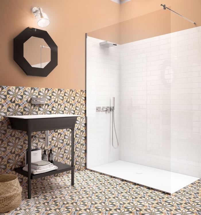 dve oblasti v kúpeľni ohraničené rôznymi obkladmi, dlažba s efektom cementovej dlažby na podlahe a ako základ