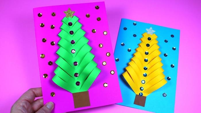 بطاقة تهنئة بعيد الميلاد لرياض الأطفال DIY لشجرة عيد الميلاد للأطفال الصغار في شرائط وأحجار الراين على ورق مطوي في النصف
