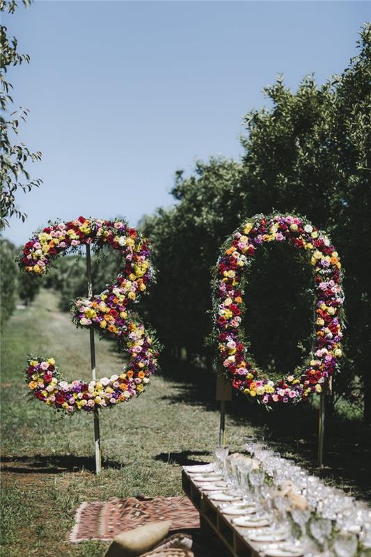 idéer för att organisera en fest i den bohemiska trädgården, 30 års utomhusfödelsedagsidé med stora växtåldersnummer