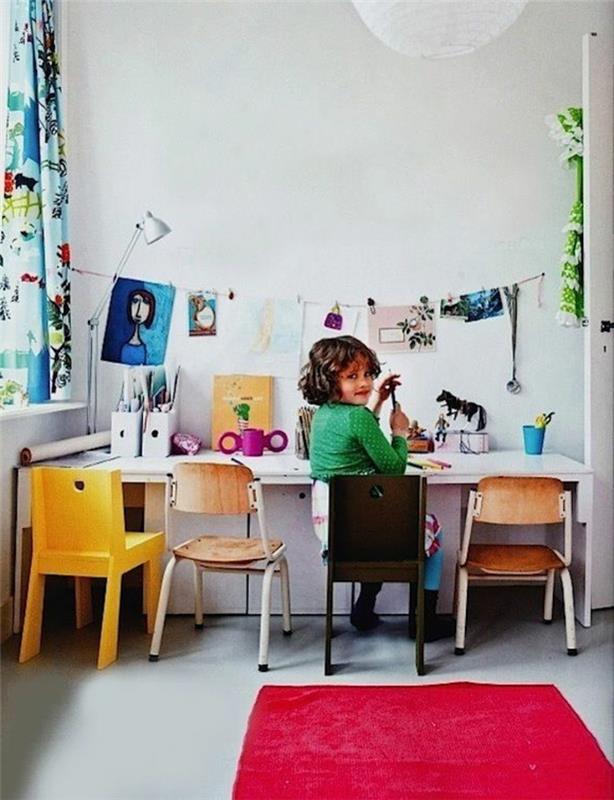 ikea-barn-stol-barn-rum-färgglada-möbler-vit-vägg-med-väggmålning