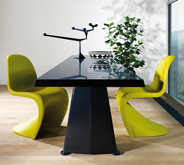 stolička panton-a-obdĺžnikový-čierny-stôl-a-moderné-zelené stoličky