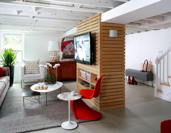 röd-panton-stol-och-en-öppen-plan-interiör