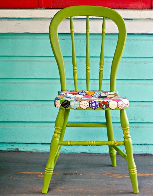 príklad stoličky prepracovanej zelenou farbou a farebného sedadla s rôznymi vzormi, nápad na maľovanie nábytku