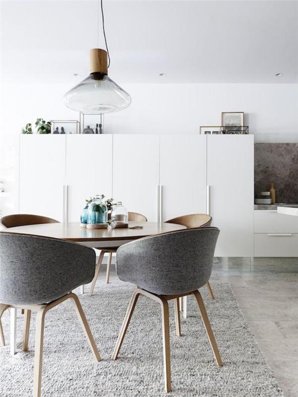Škandinávske stoličky-interiér-elegantné-stoličky z dreva a textílie