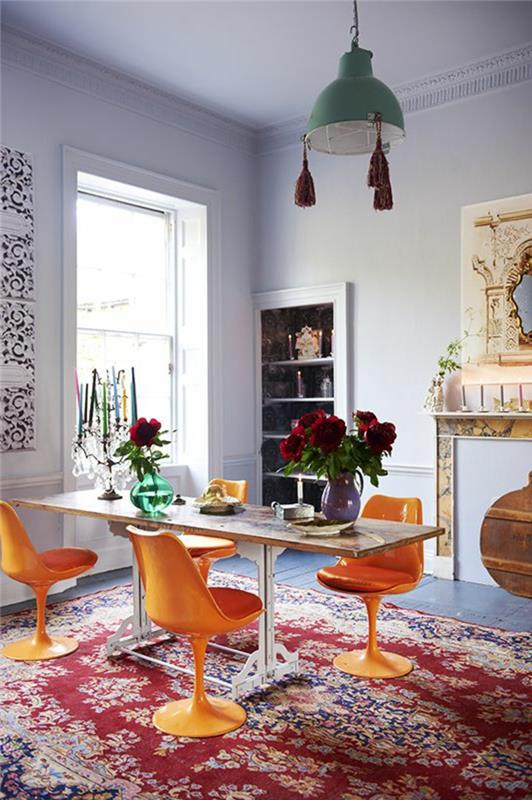 tulpanstol-orange-stolar-och-orientalisk matta