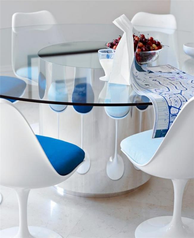 tulpan-stol-glas-bordsskiva-blå-stol-kuddar
