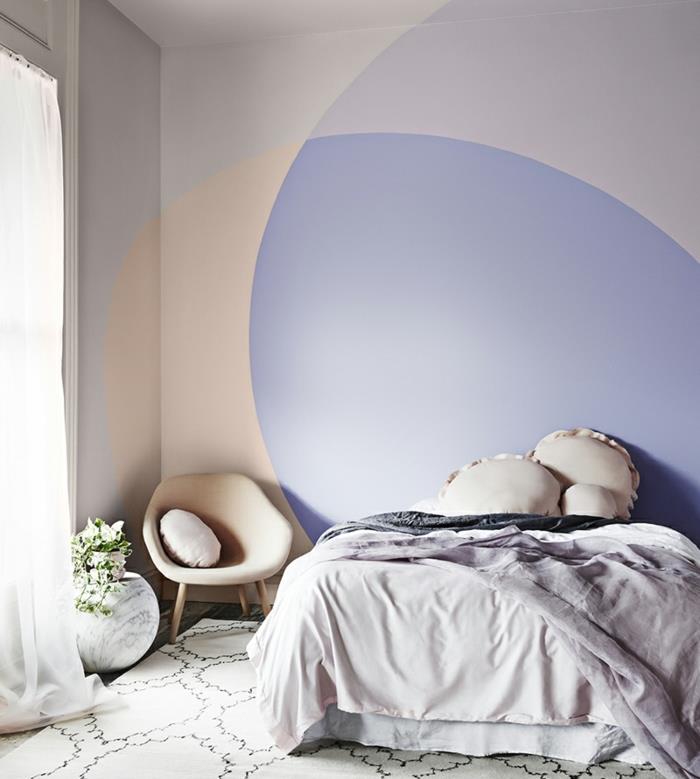 نموذج لون الطلاء لغرفة النوم ، الكرسي الوردي ، الوسائد الوردي الباستيل ، الطلاء لغرفة النوم بألوان الباستيل الهندسية