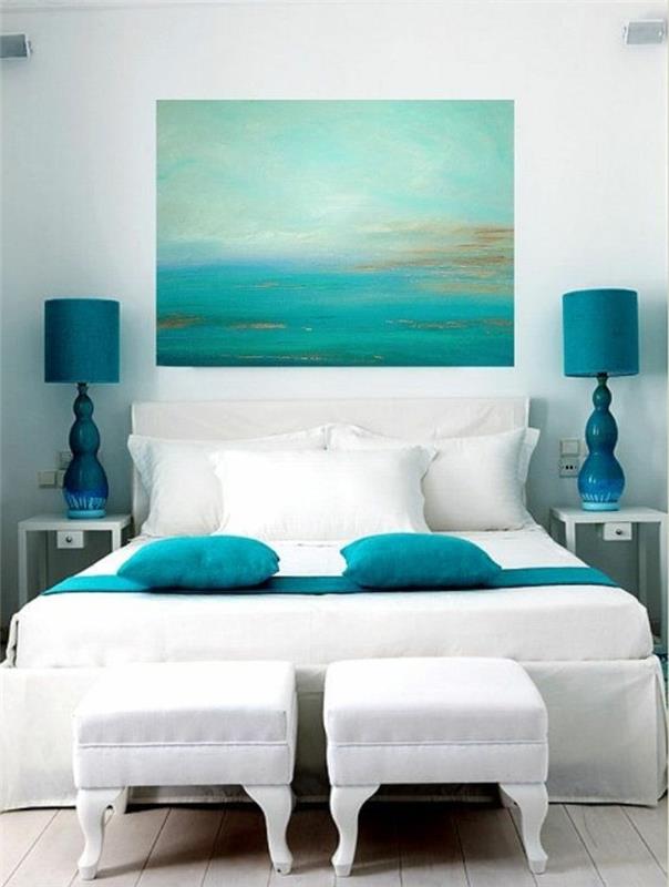 föräldra sovrum färg, havslandskap målning, blå lampor, vita väggar